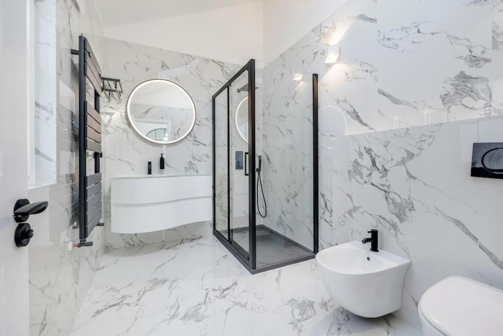 Вилла House 10 Mins To Tower Bridge Hot Tub & Parking Лондон Экстерьер фото