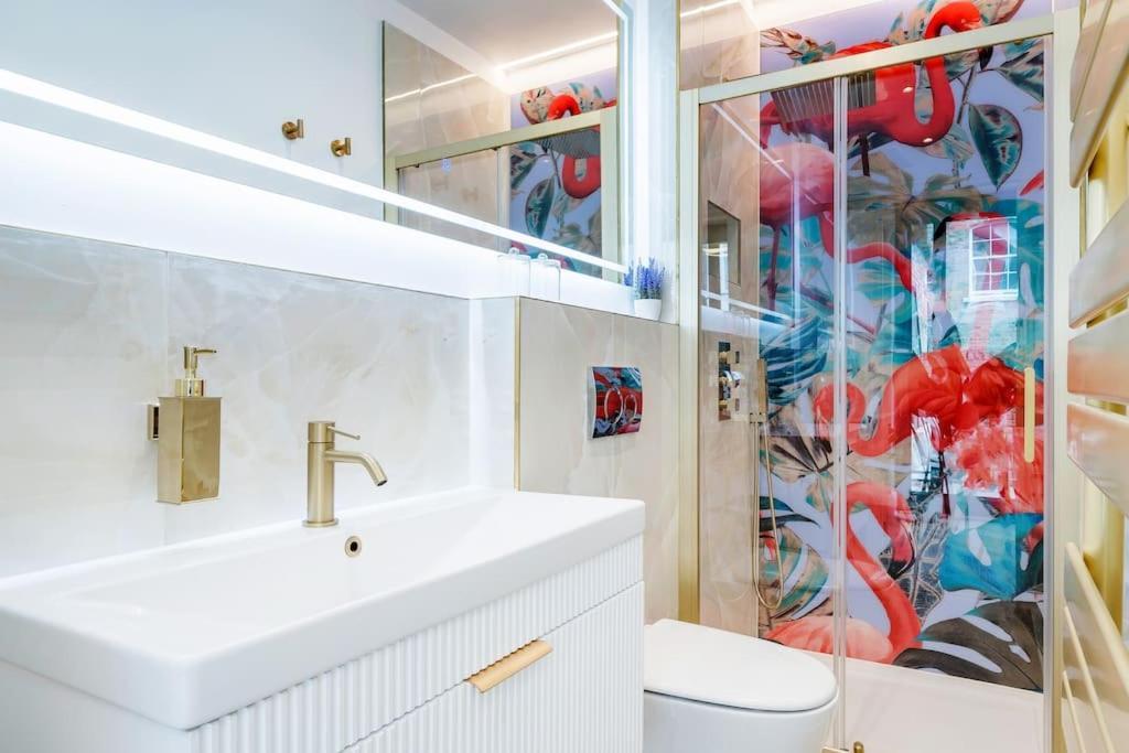Вилла House 10 Mins To Tower Bridge Hot Tub & Parking Лондон Экстерьер фото