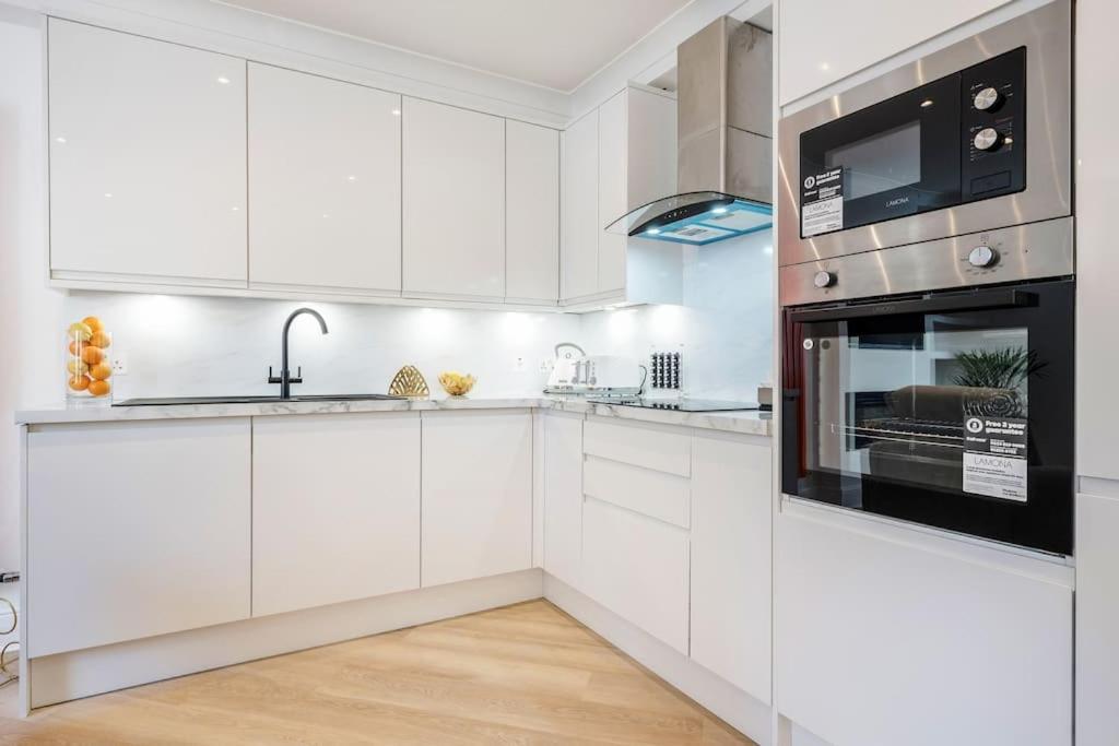 Вилла House 10 Mins To Tower Bridge Hot Tub & Parking Лондон Экстерьер фото