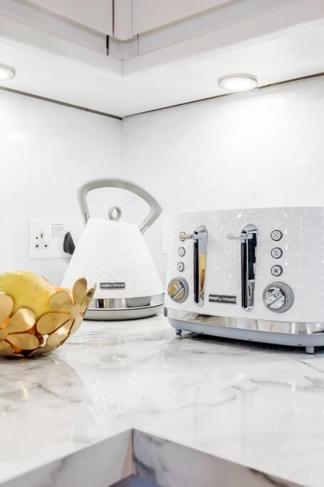Вилла House 10 Mins To Tower Bridge Hot Tub & Parking Лондон Экстерьер фото